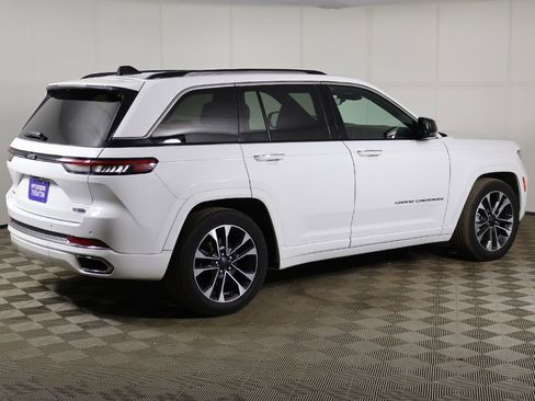 Used 2023 Jeep Grand Cherokee Overland AWD/4WD image 14