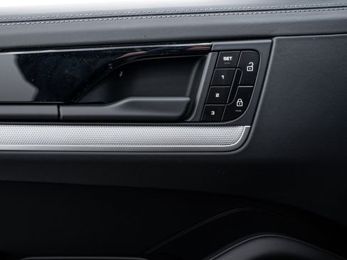 New 2026 Porsche Cayenne S image 17