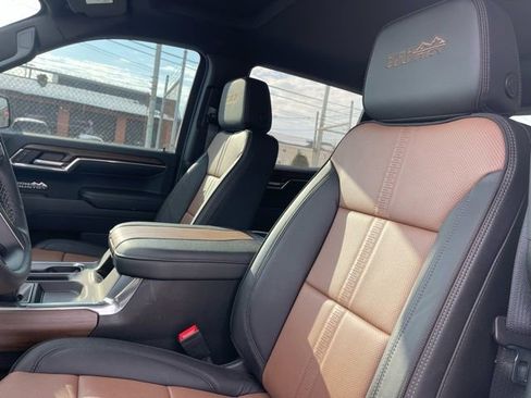 Used 2024 Chevrolet Silverado 1500 High Country image 19