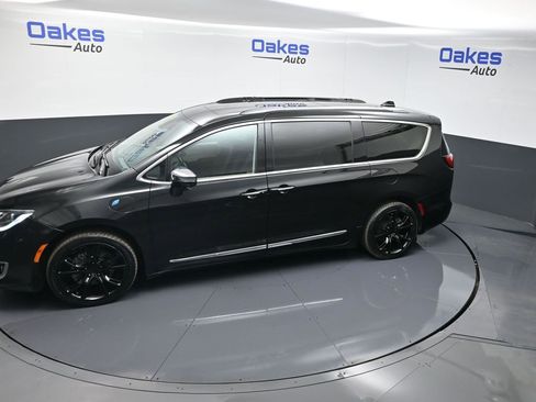 Used 2018 Chrysler Pacifica Limited w/ Advanced Safetytec Group image 51