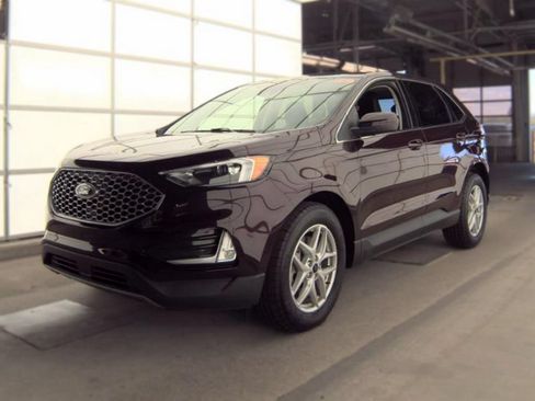 Used 2024 Ford Edge SEL w/ Convenience Package AWD/4WD image 2