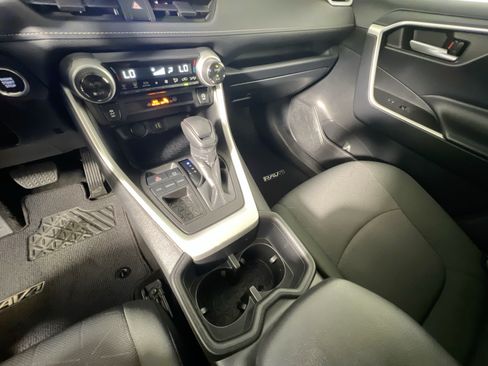 Used 2025 Toyota RAV4 XLE w/ Convenience Package FWD image 25