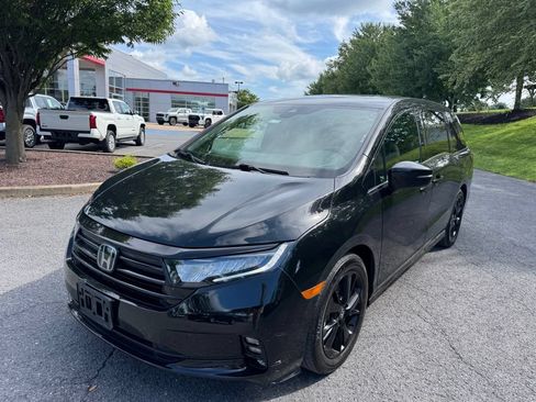 Used 2023 Honda Odyssey Sport image 3