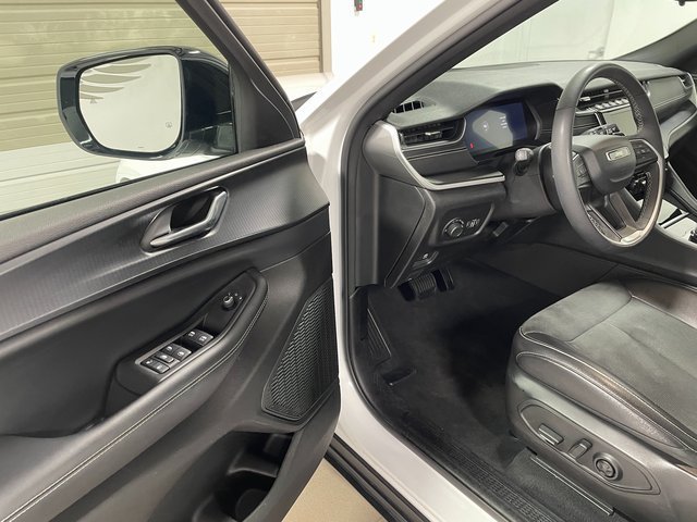 Used 2024 Jeep Grand Cherokee Altitude AWD/4WD image 10