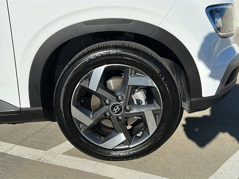 Used 2025 Hyundai Venue SEL image 16
