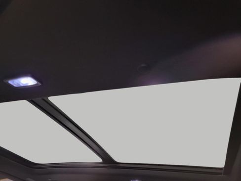 Used 2024 Chevrolet Traverse RS image 27