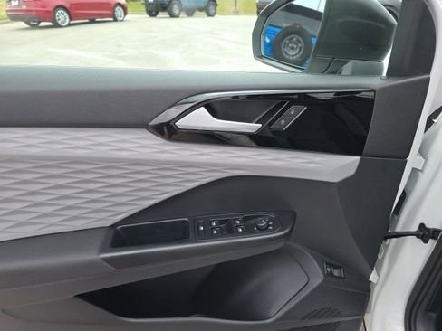 Used 2022 Volkswagen Taos S image 12