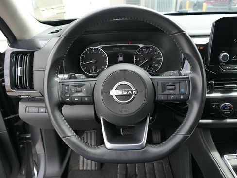 Used 2025 Nissan Pathfinder SV FWD image 18