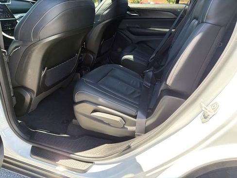 Used 2025 Jeep Grand Cherokee L Altitude RWD image 21