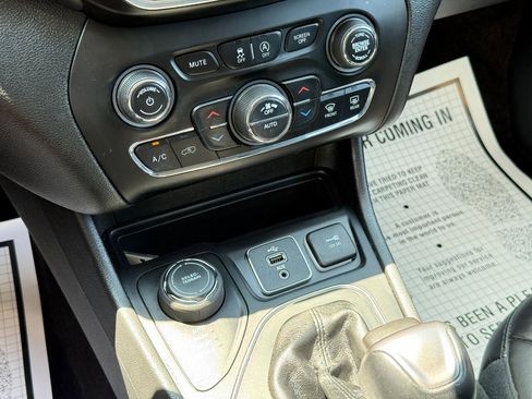 Used 2019 Jeep Cherokee Latitude Plus w/ Comfort/Convenience Group image 25