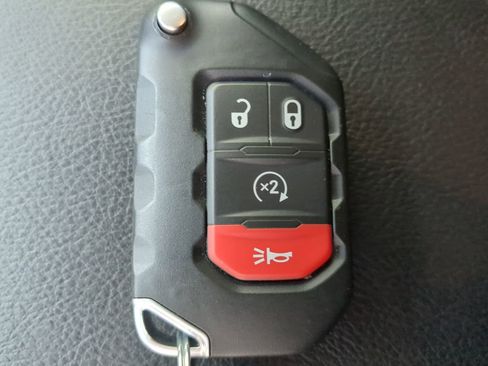 Used 2025 Jeep Gladiator Rubicon w/ Convenience Group image 29