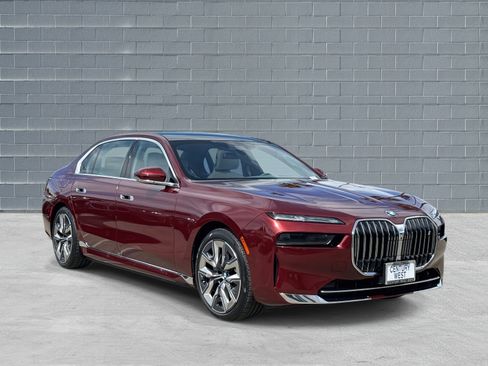 Certified 2023 BMW i7 xDrive60 image 1