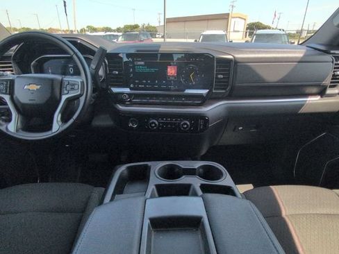 Used 2024 Chevrolet Silverado 1500 LT AWD/4WD image 16