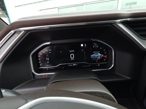 Used 2022 GMC Sierra 1500 Denali w/ Technology Package AWD/4WD image 11