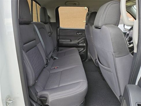 Used 2023 Nissan Frontier SV w/ Technology Package image 16