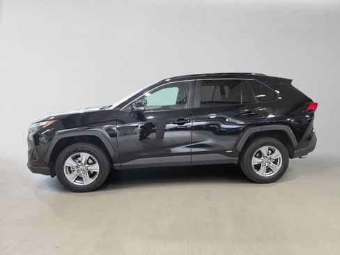 Used 2025 Toyota RAV4 XLE AWD/4WD image 6