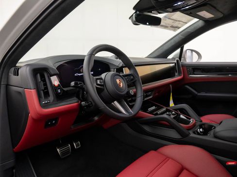 New 2026 Porsche Cayenne GTS image 4