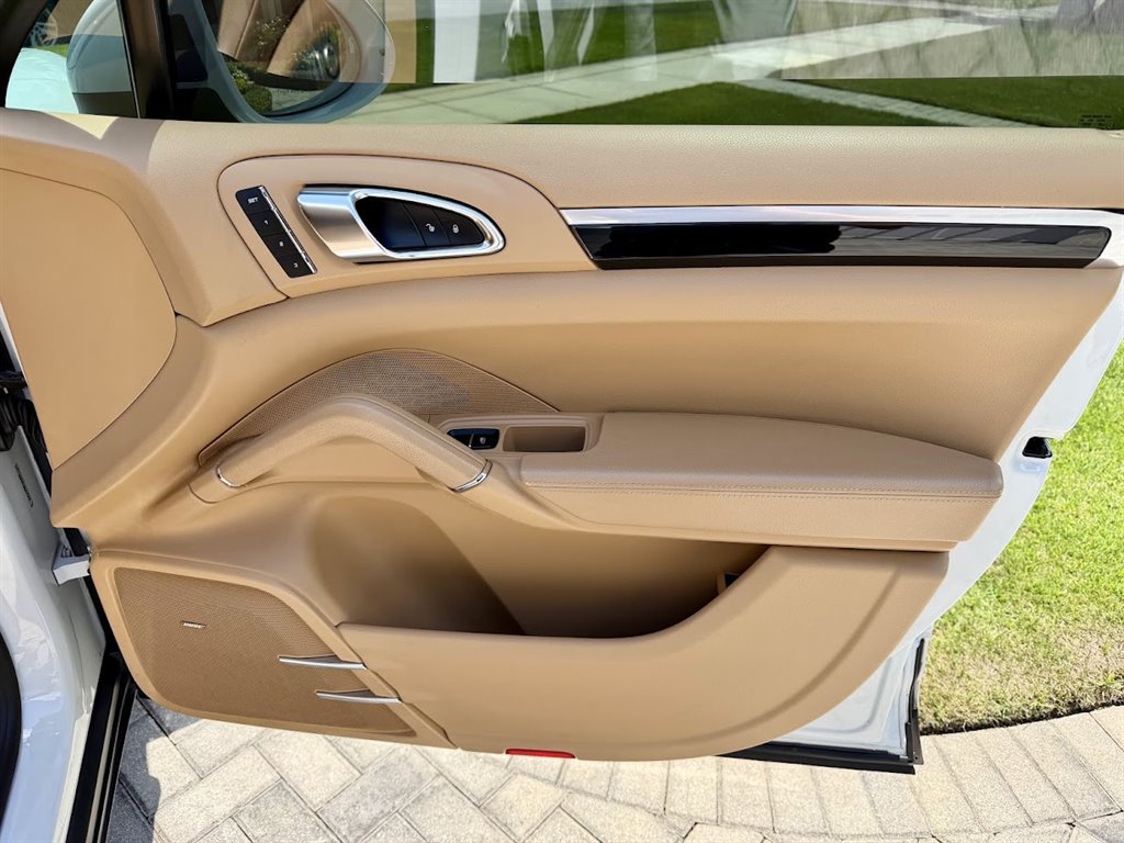 Used 2017 Porsche Cayenne AWD/4WD image 15