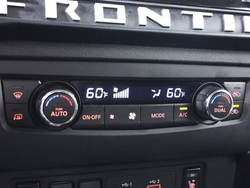 Used 2025 Nissan Frontier SV w/ SV Convenience Package RWD image 27