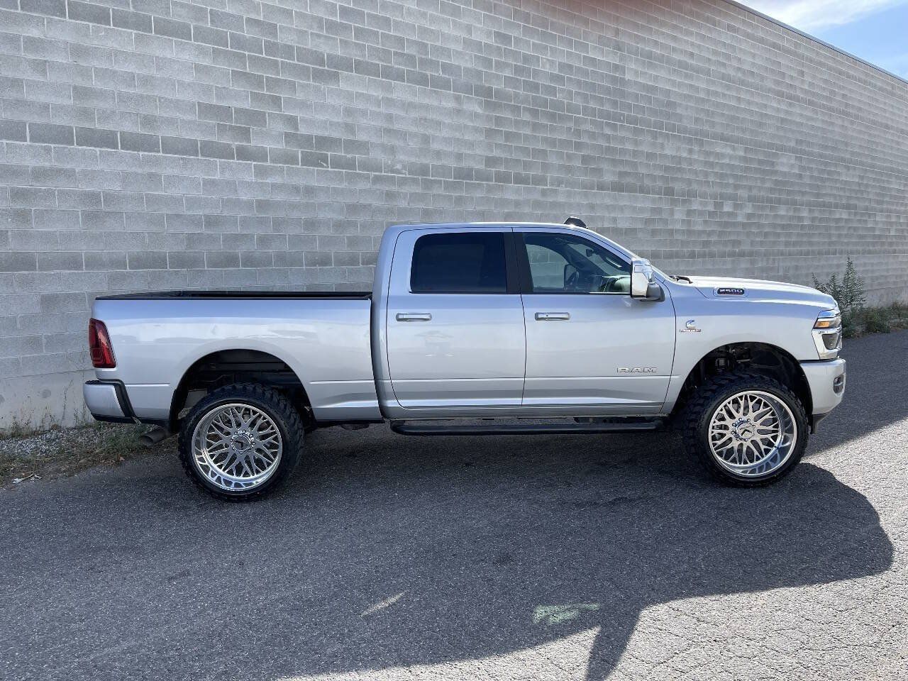 Used 2026 RAM 2500 Laramie AWD/4WD image 9