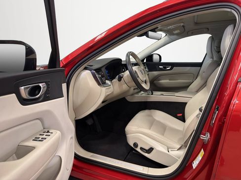Used 2024 Volvo XC60 B5 Core AWD/4WD image 12