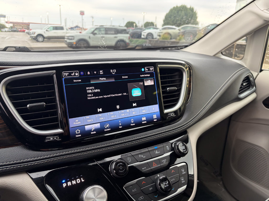 Used 2024 Chrysler Pacifica Limited FWD image 20