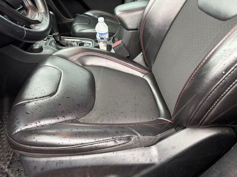Used 2019 Jeep Cherokee Trailhawk AWD/4WD image 6