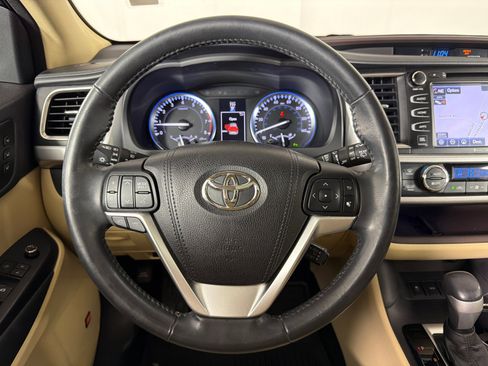 Used 2016 Toyota Highlander Limited image 26