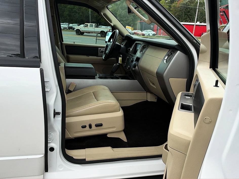 Used 2017 Ford Expedition XLT w/ Equipment Group 202A RWD image 43
