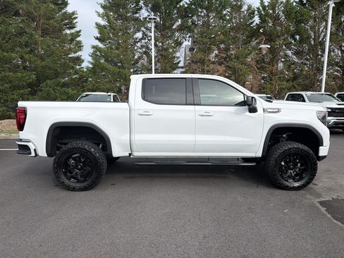 Used 2025 GMC Sierra 1500 AT4 w/ AT4 Premium Package AWD/4WD image 11