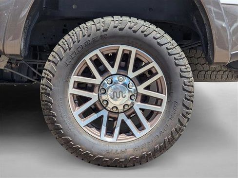 Used 2017 Ford F250 King Ranch w/ FX4 Off-Road Package AWD/4WD image 9