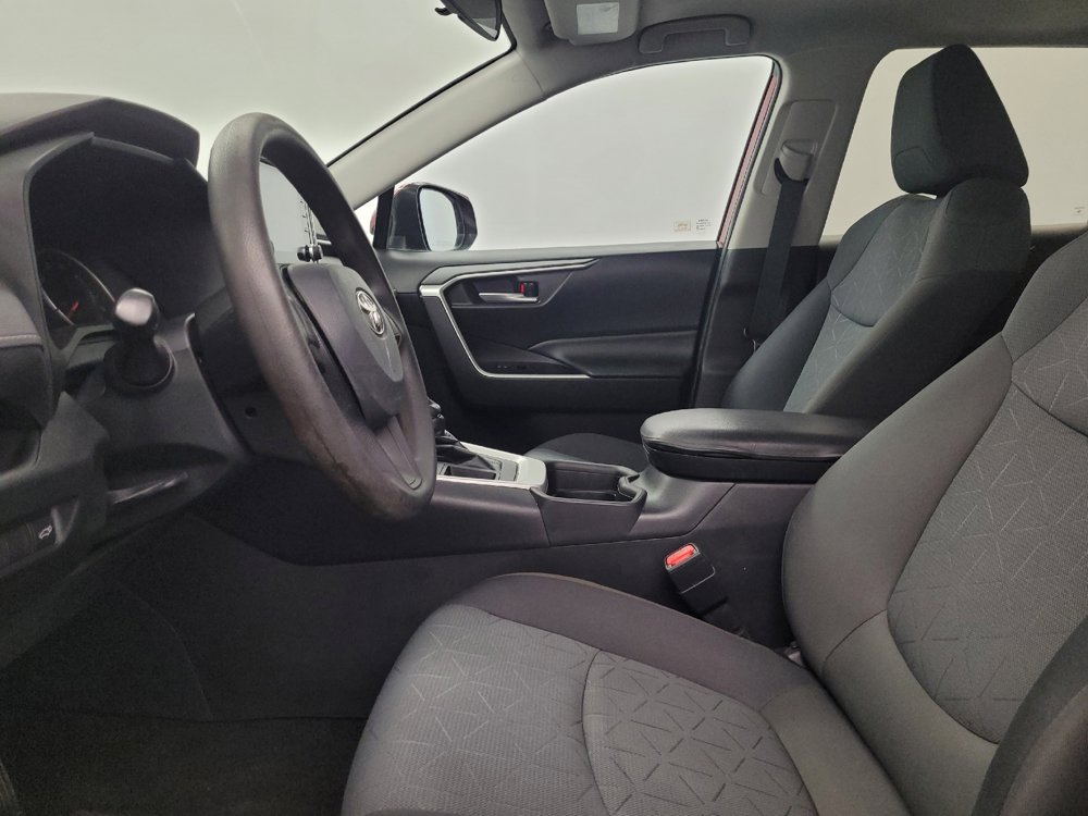 Used 2021 Toyota RAV4 XLE w/ Convenience Package FWD image 17
