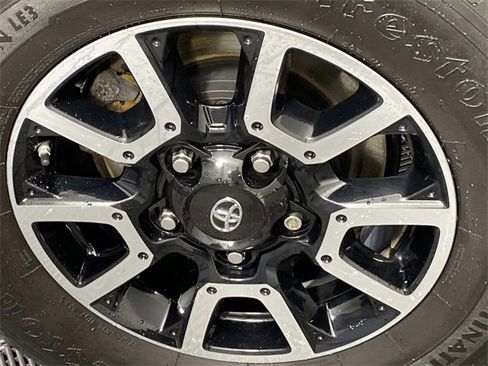 Used 2020 Toyota Tundra SR5 w/ TRD Off-Road Package image 28