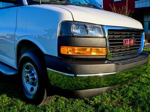 Used 2024 GMC Savana 2500 w/ Driver Convenience Package image 10