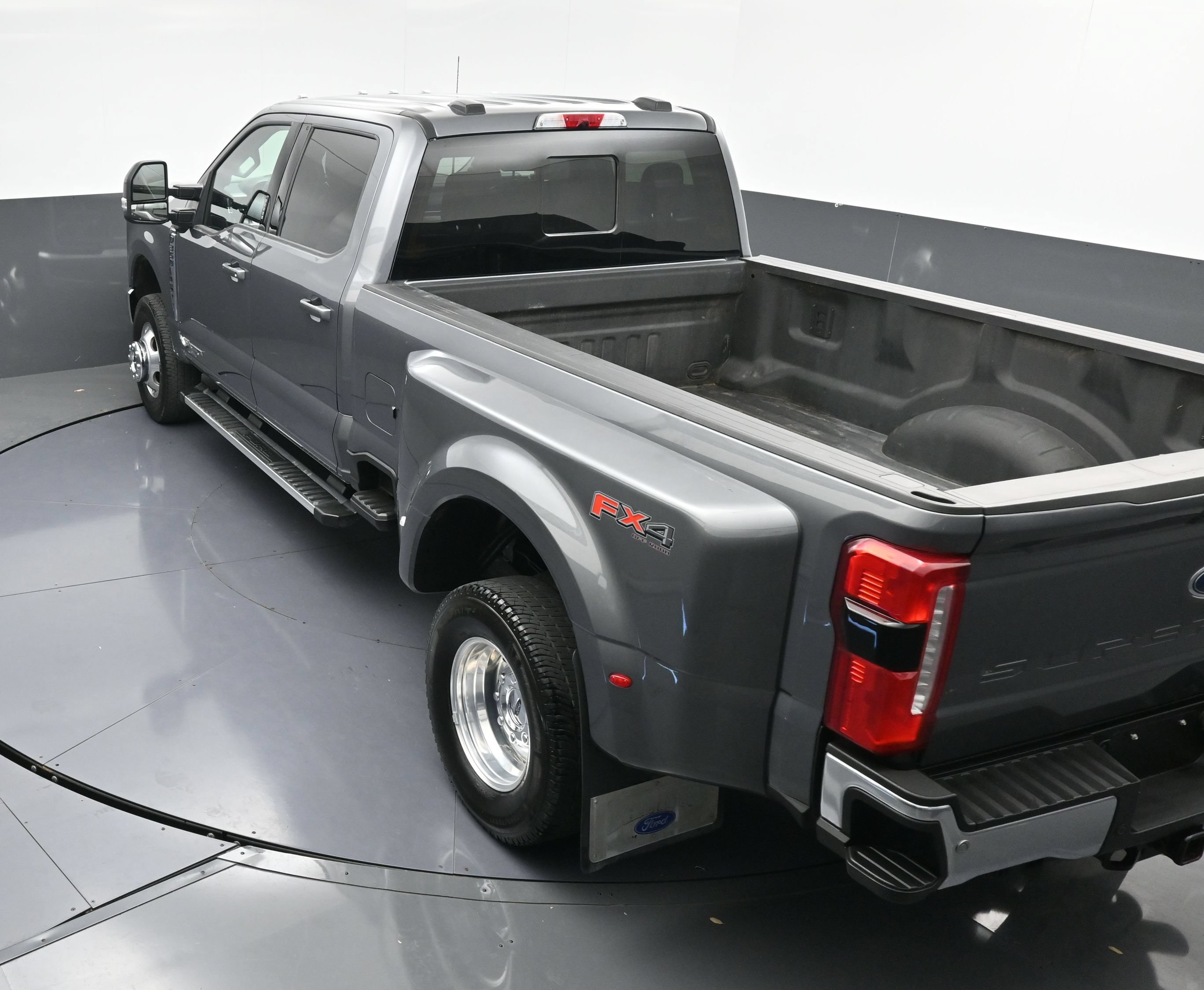 Used 2024 Ford F350 Lariat w/ FX4 Off-Road Package AWD/4WD image 37
