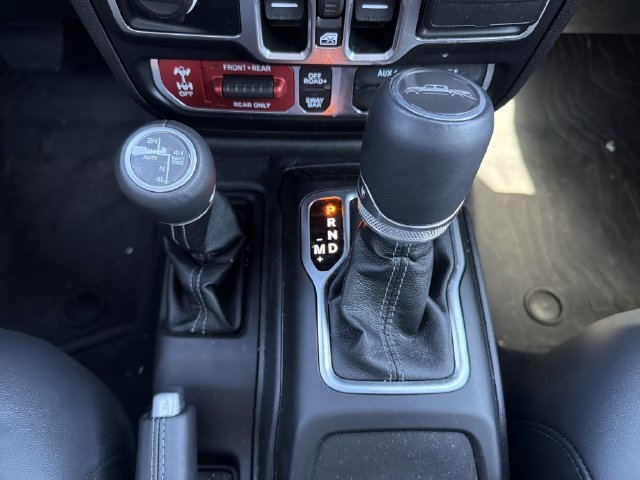 Used 2025 Jeep Gladiator Rubicon AWD/4WD image 36