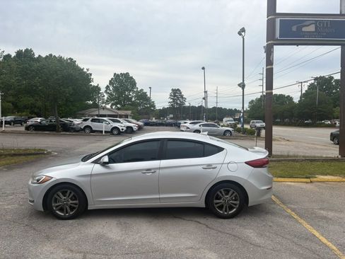 Used 2018 Hyundai Elantra SEL image 3