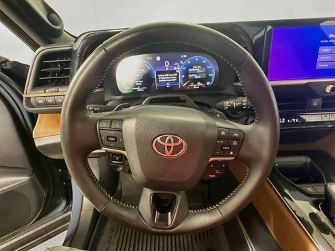 Certified 2025 Toyota Crown Signia w/ Advanced Technology Package AWD/4WD image 11