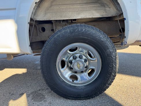 Used 2005 Chevrolet Silverado 2500 LS w/ Skid Plate Package AWD/4WD image 45