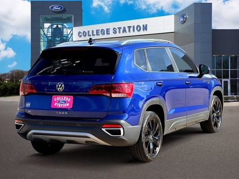 Used 2024 Volkswagen Taos SE w/ Panoramic Sunroof Package image 4