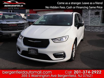 Used 2024 Chrysler Pacifica Touring-L