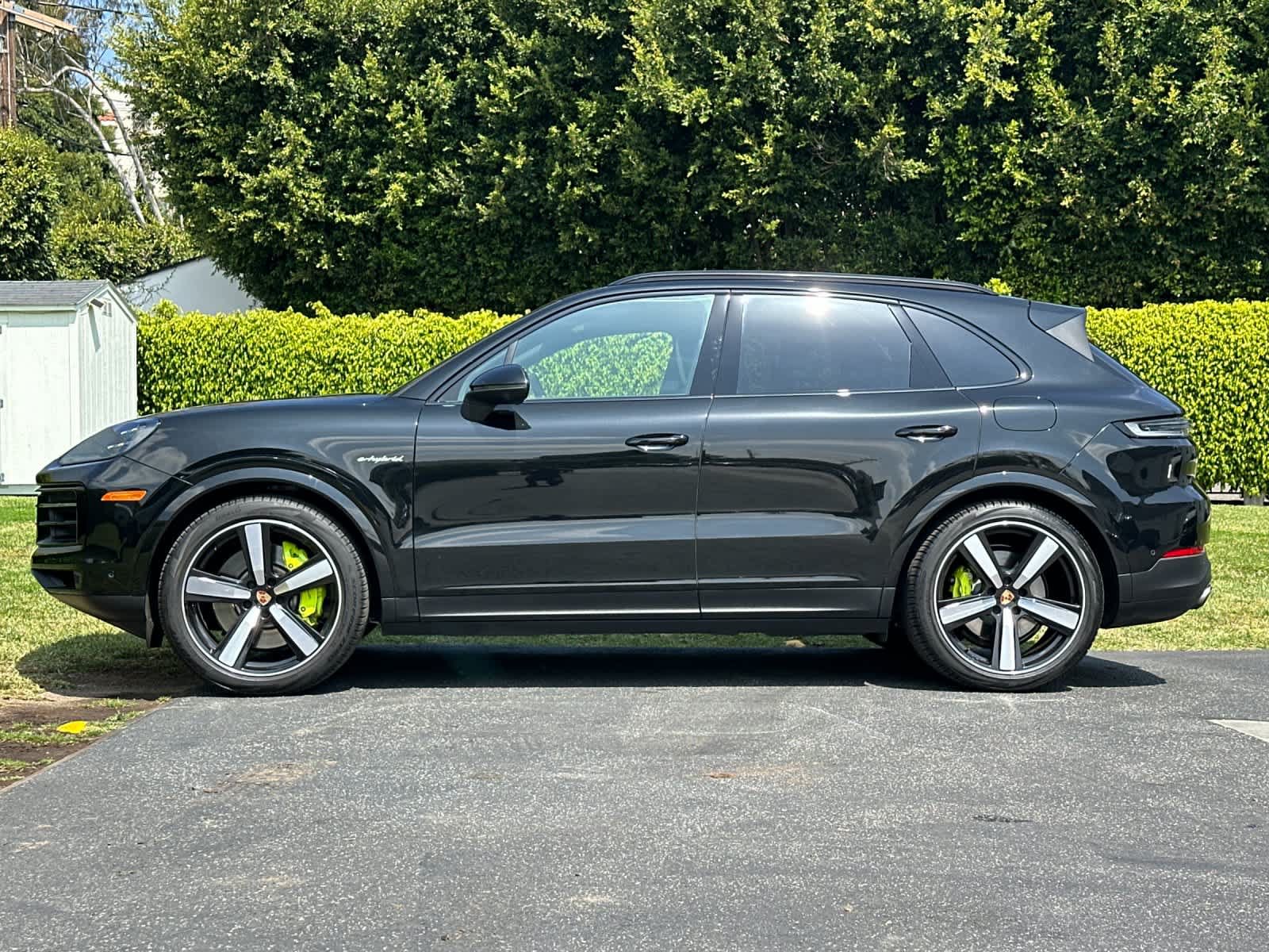 Certified 2025 Porsche Cayenne S AWD/4WD image 2