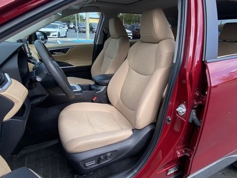 Used 2022 Toyota RAV4 XLE image 13