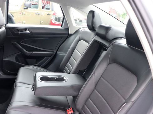 Used 2024 Volkswagen Jetta SE FWD image 21