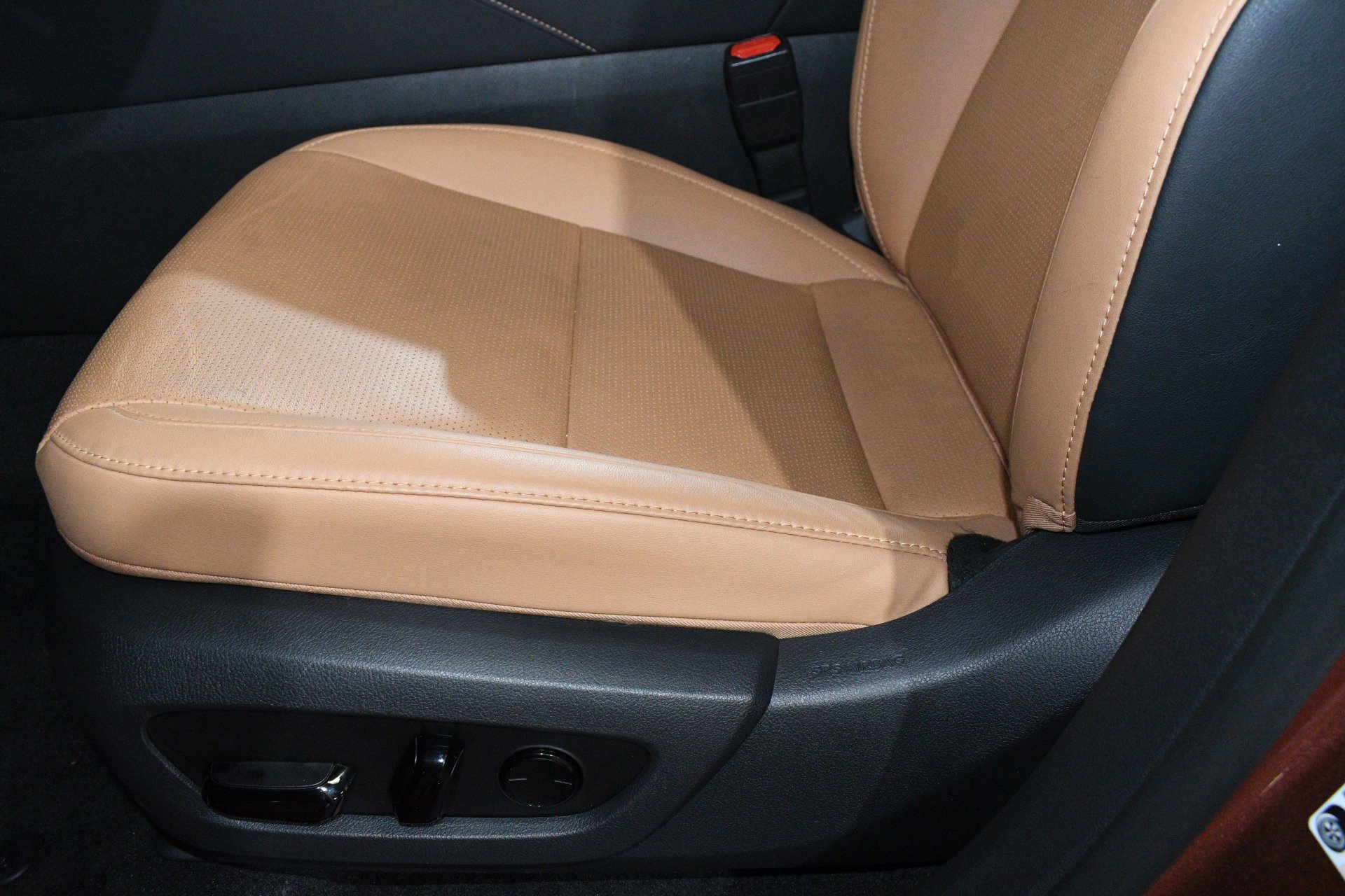 Used 2025 Lexus RX 350 Premium Plus w/ Convenience Package FWD image 13