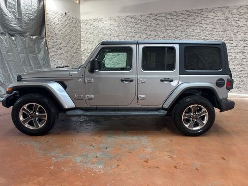 Used 2020 Jeep Wrangler Unlimited Sahara image 4