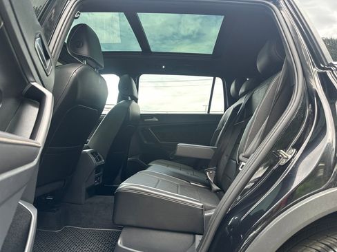 Certified 2022 Volkswagen Tiguan SEL R-Line AWD/4WD image 18