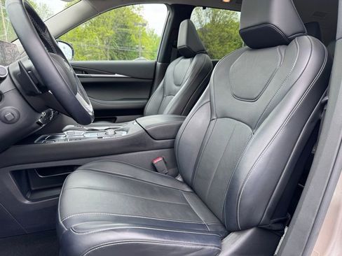 Used 2023 INFINITI QX60 Sensory w/ Cargo Package AWD/4WD image 13