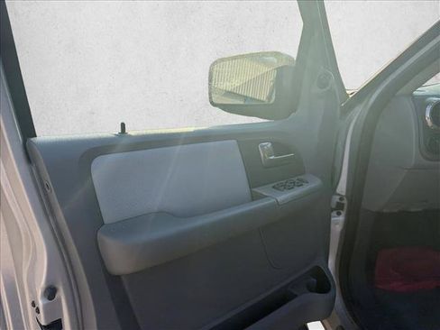 Used 2004 Ford Expedition XLT RWD image 9