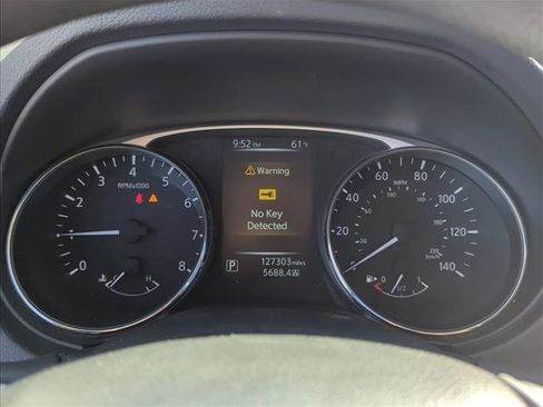 Used 2016 Nissan Rogue SV image 15